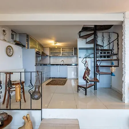 Unique House With Tree Inside Near Sea In Maltepe 4*